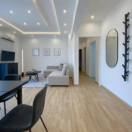 Phaedrus Living: Downtown Flat 704