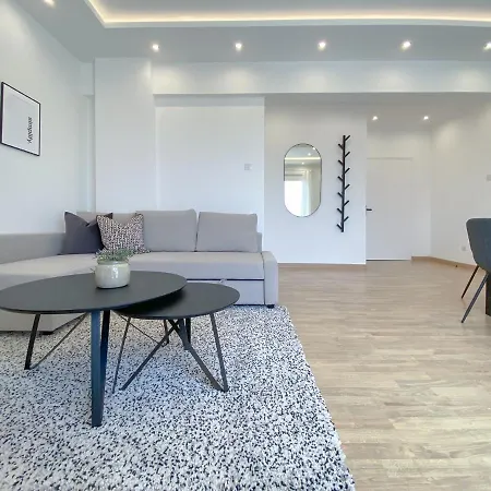 Phaedrus Living: Downtown Flat 704 *