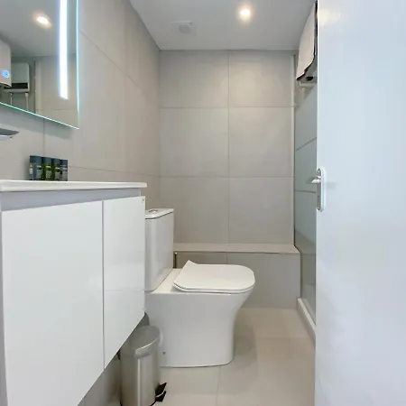 Phaedrus Living: Downtown Flat 704 Апартаменти *